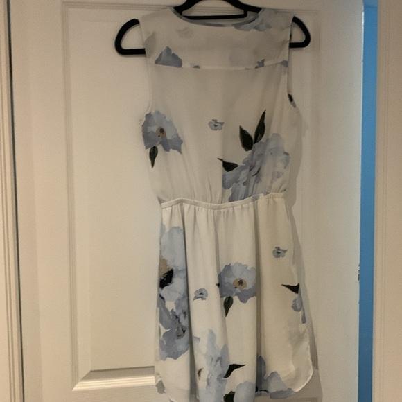 Dynamite floral pattern mini dress - Picture 5 of 5